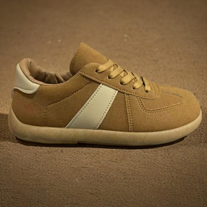 

Foreign trade moral training shoes women s 2025 spring and summer new retro casual sports board shoes soft sole fashion caramel women s shoes 41