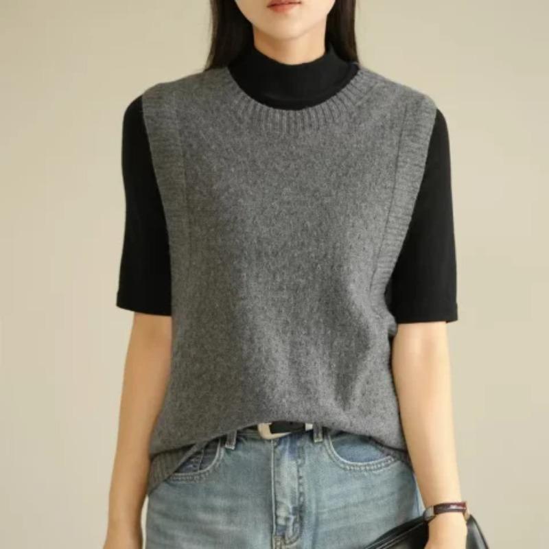 Layering A Vest for Women, Wearing A Loose Sleeveless Round-neck Sweater Over A Waistcoat and A Knitted Waistcoat Inside