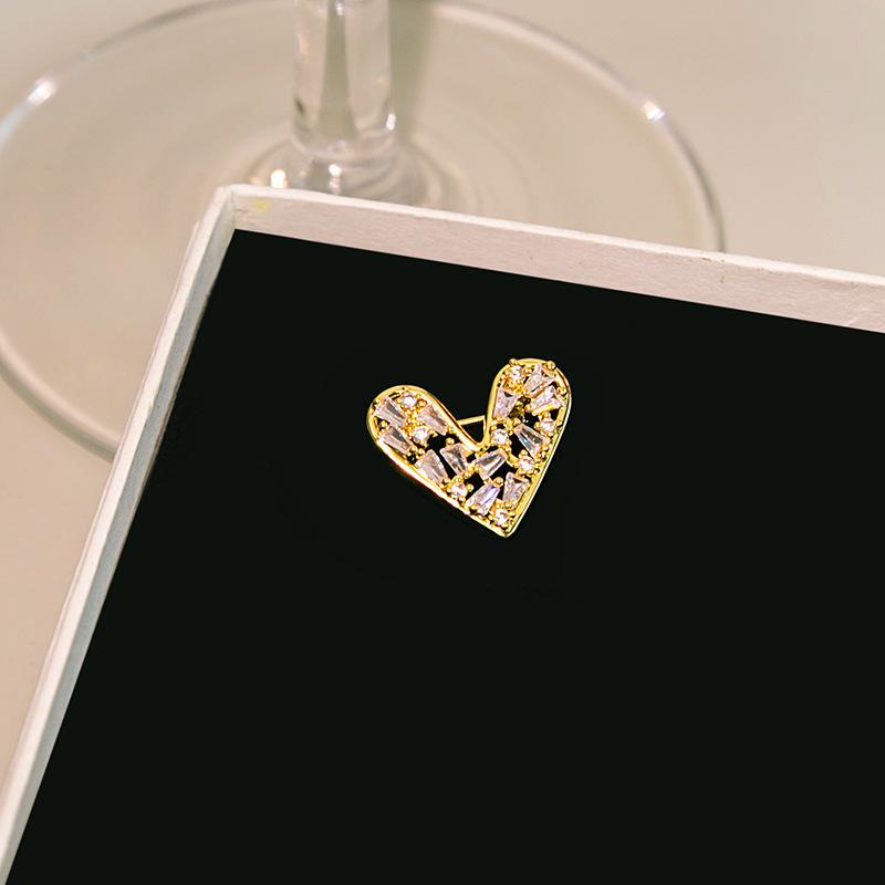 

Maple Leaf Bow Brooch, Vintage Love Rabbit Diamond Corsage Pearl Inlay Jewelry