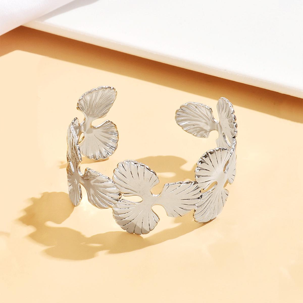 Stainless Steel Retro Old Money Flower Bracelet: Versatile C-Shaped Open Cuff Titanium Steel Jewelry