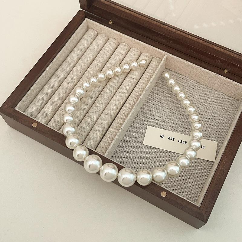 

Pearl Elegance Headband Small Pearl Heightening Cranio-Top Out Retro Style Headband Pearl Hair Accessories перлина білого кольору