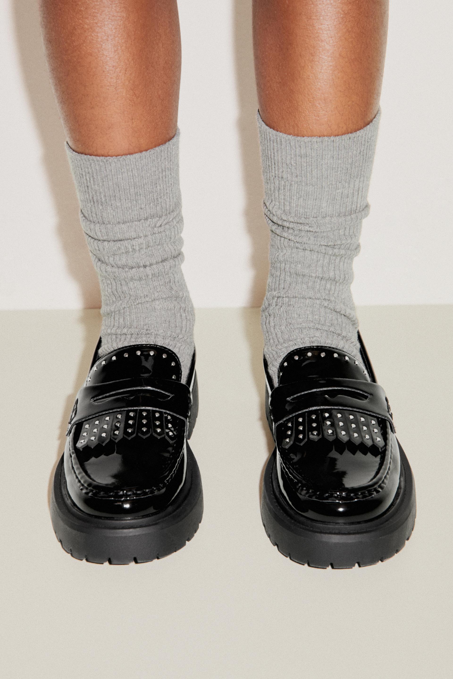 

ЛОФЕРЫ С БАХОЧКОЙ И КЛЕПКАМИ