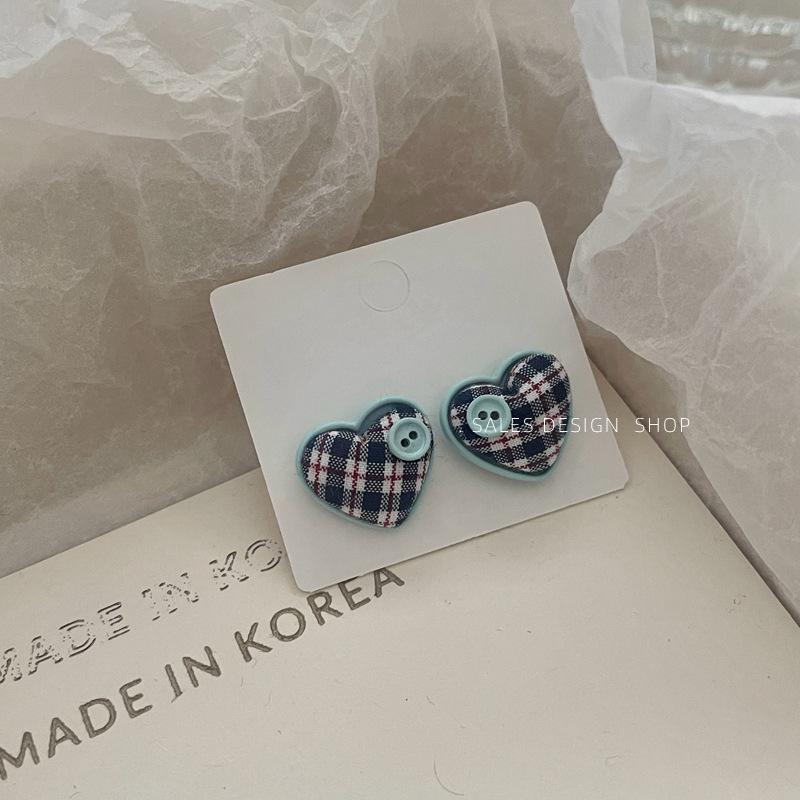Korean Sweet Heart Plaid Earrings: Stylish & Versatile Jewelry for Women модель a