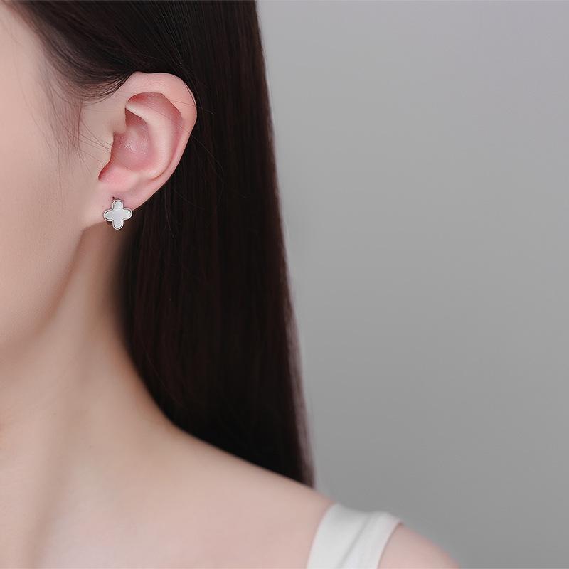 Sterling Silver Fritillary Clover Earrings Women'S Simple Versatile Earrings Ear Buckles Light Luxury Premium Temperament Earrings