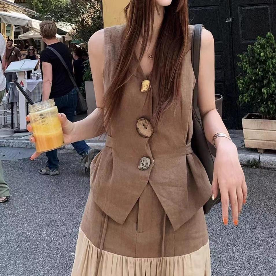 Chic Women s Summer 2026 Strappy Vest & Pleated Skirt Set L