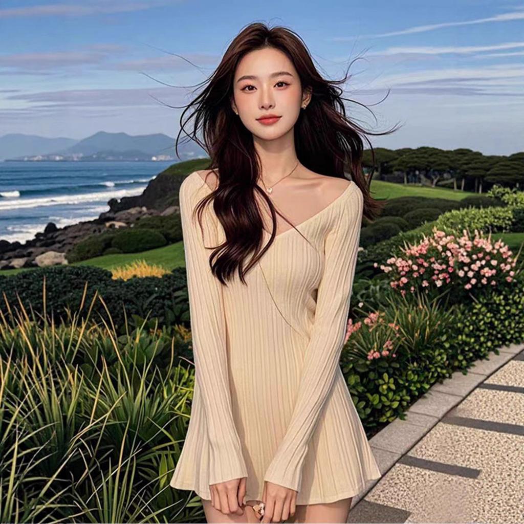 2026 early autumn new temperament waist thin knitted V-neck A word waist pinched short dress dress children sexy pure desire