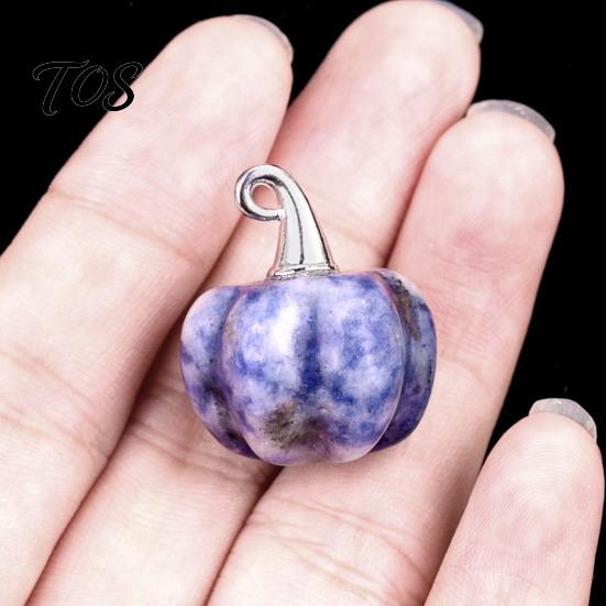 Mini geschnitzte Kürbis-Ornamente Natürlicher Kristall-Anhänger, Stein-Charm mit Mikro-Landschafts-Accessoires Metallhaken, Halloween-Dekoration, Ferienhaus