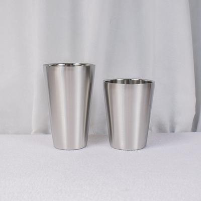 304 Edelstahl Amerikanischer Becher Doppelschichtig Verbrühschutz Großes Fassungsvermögen Zufälliger Becher 13oz Bierbecher 17oz Kaltgetränke Wasserbecher