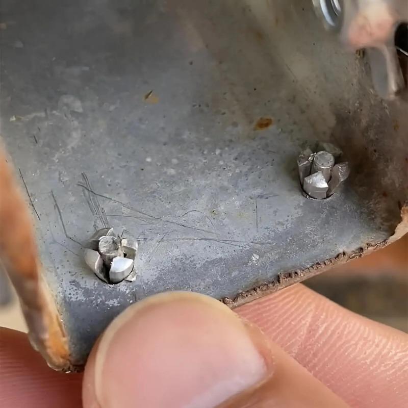 20 PEZZI Chiodi Espansione a Martello Rivetti Perforanti in Lega di Alluminio Rivetti Espansione Viti con Asta in Acciaio Inossidabile Fissaggi per Pannelli e Muri
