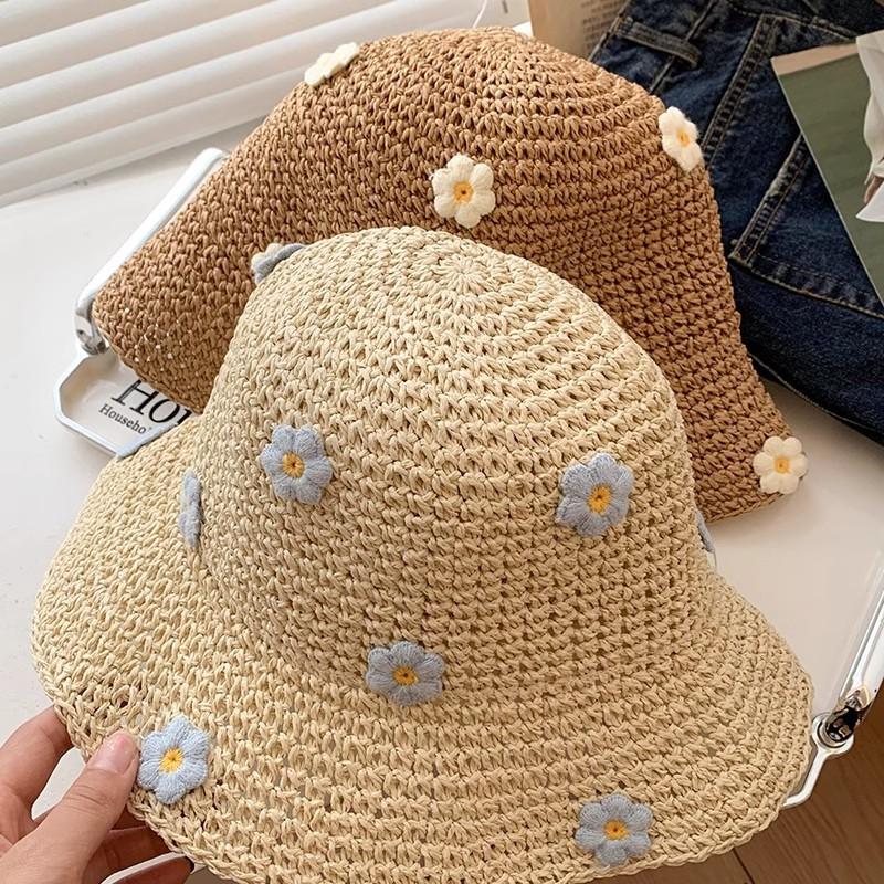 Women's Floral Straw Hat Summer Seaside Sun Protection Sun Bucket Hat Foldable Vacation Style Hollowed-Out Woven Hat for Outings