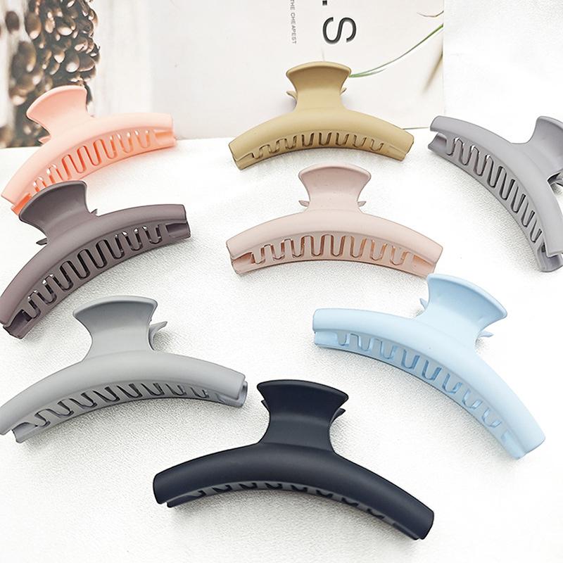 Curved Metal Shark Clip Woman Geometry Metal Hollow Hair Claw  Solid Color Ponytail Hairpin Light Luxury Hair Accessories