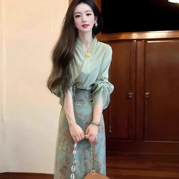 

2026 Chinese-Style Summer Green V-Neck Top & Floral Hip-Hugging Skirt Set for Women M [Recommended 45-50kg]