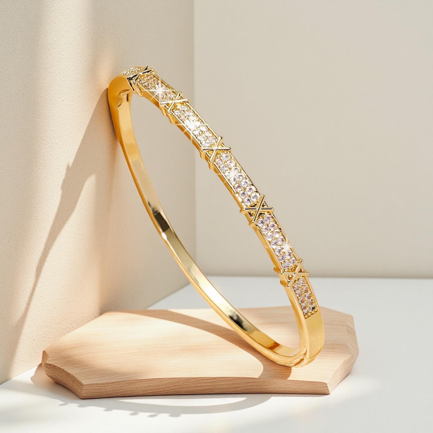 Роскошный браслет с цирконами в европейском и американском стиле: Универсальный женский браслет-манжета, усыпанный бриллиантами, с дизайном в виде буквы X