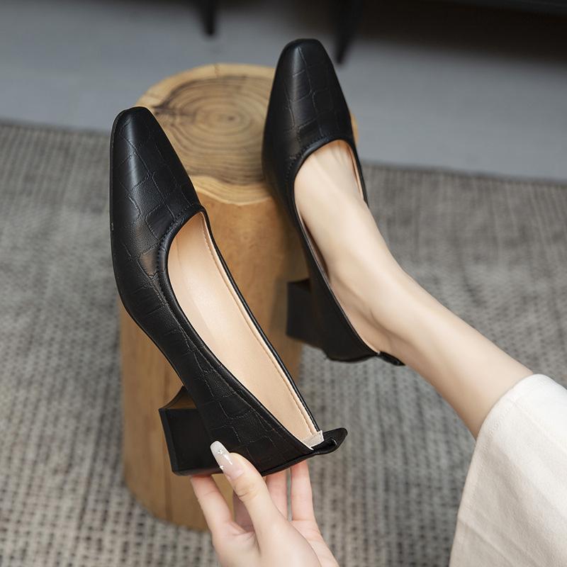 2025 Frühling und Sommer neue kleine Absätze schlichtes Damen-Temperament weiches Leder ohne Scheuern spitze Einzel-Schuhe niedrige Absätze hohe Absätze