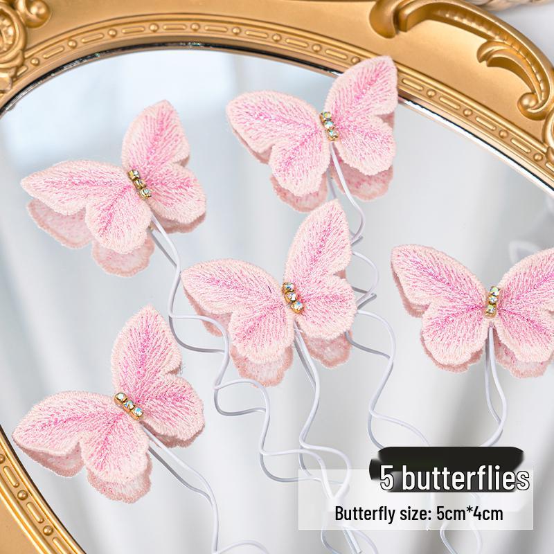 Minimalistischer Tulpen-Kuchenaufsatz mit frischen Blumen und Band für den Muttertag oder Geburtstag