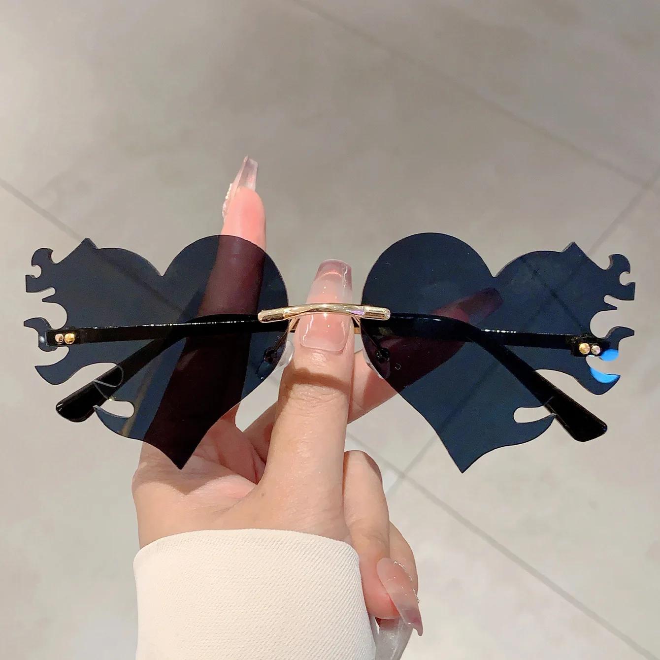 

Винтажные безободковые солнцезащитные очки в форме пламени и сердца любви для женщин и мужчин, дизайнерские солнцезащитные очки класса люкс, панк, популярные для вечеринок, хип-хоп очки