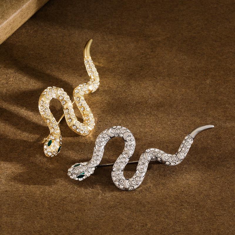 2024 High-End Rhinestone Snake Brooch for Women: Light Luxury Suit Accessory, Anti-Exposure Design