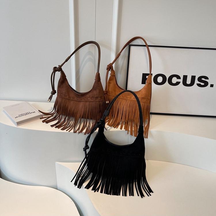 Tassel women's bag 2025 new leather velvet tassel women's shoulder bag fashion texture retro shoulder messenger simple bag