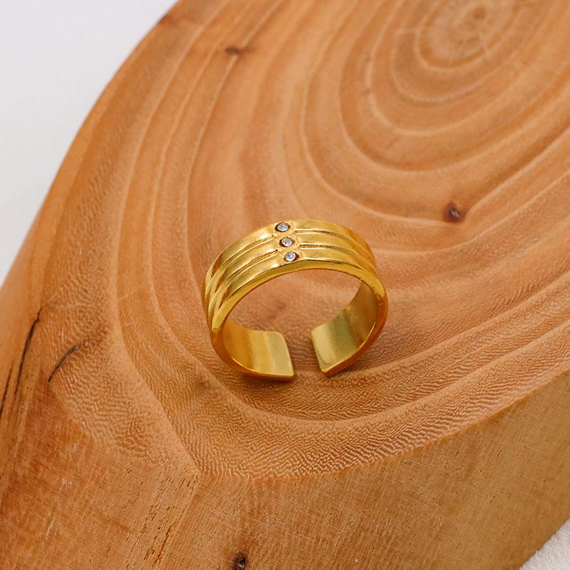 Simple And Fashionable Three-Curved Three-Diamond Ring, Personalized And Non-Fading High-Quality Titanium Steel Gold Ring