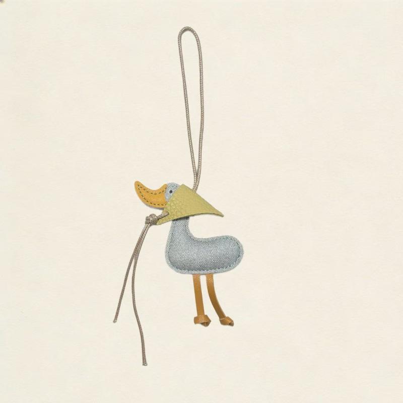 New Creative Scarf Duck Duck Duckling Car Keychain Leather Bag Pendant Pendant Car Keychain Decoration With Cute Keychain