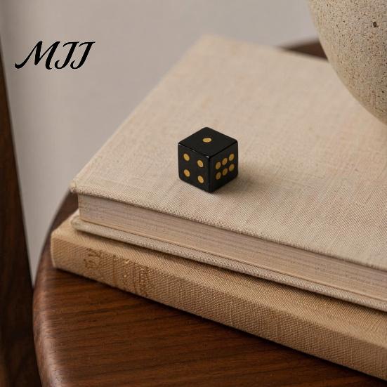 Tabletop Game Dice Natural Hand Carved Stone Dice, Mini Healing Faux Crystal Casual Night 6-Sided Golden Dots for Board Game, Casino Polished