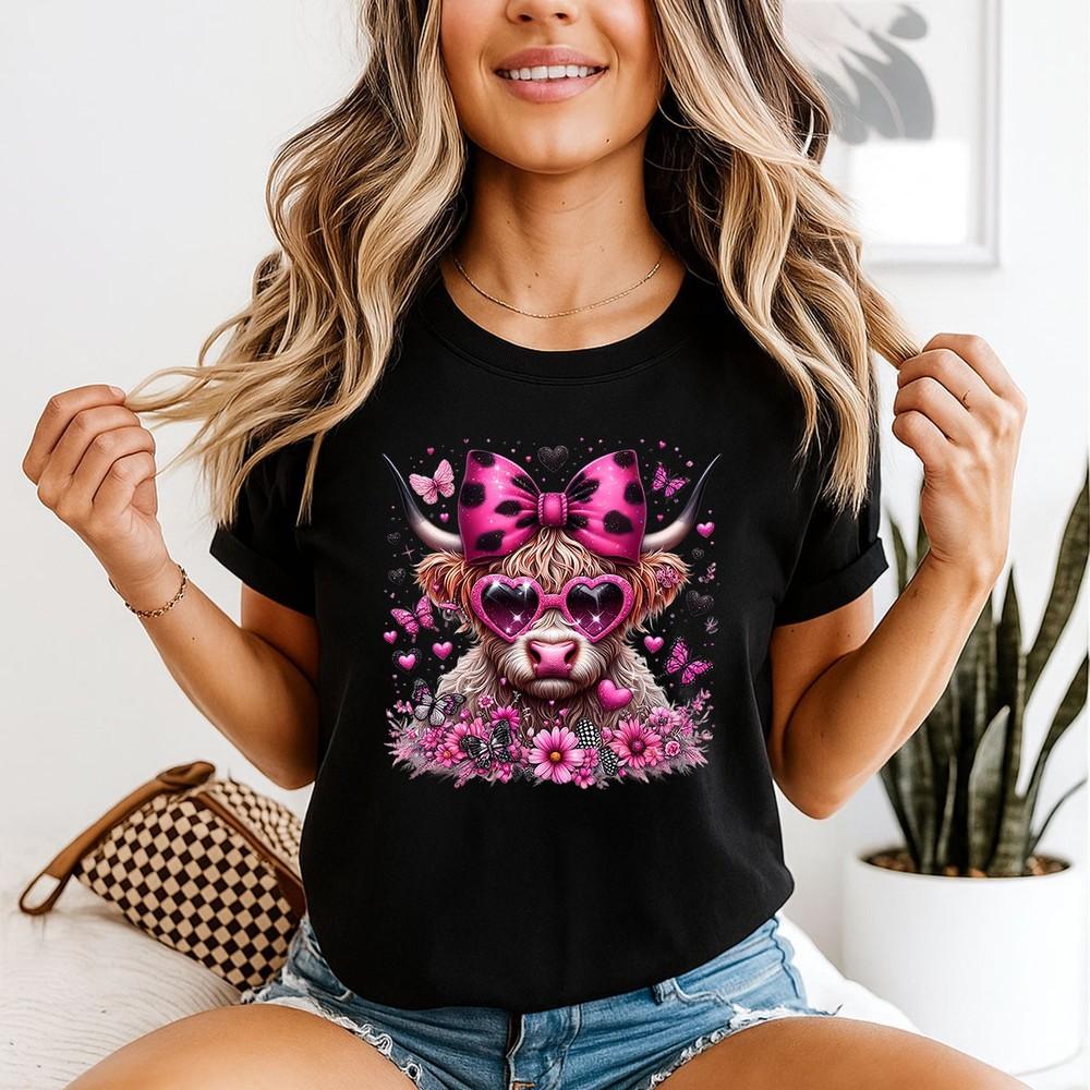 

Highland Cow Pink Bow Sunglasses Womens T-Shirt Animal Print XL