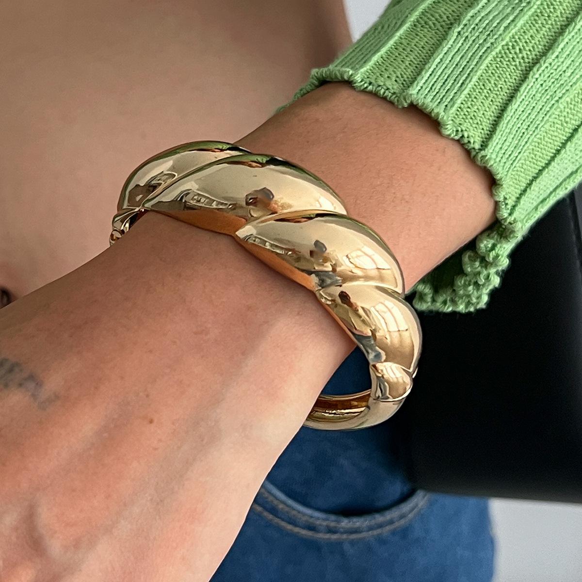 

Ingemark Exaggerated Punk Smooth Heavy Metal Wide Spring Bangle for Women Hip Hop Open Arm Bracelet Grunge Jewelry Steampunk Men