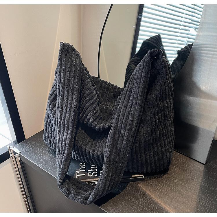 

Fashion underarm large-capacity bag women s new winter corduroy butote bag commuter versatile casual shoulder bag чёрный