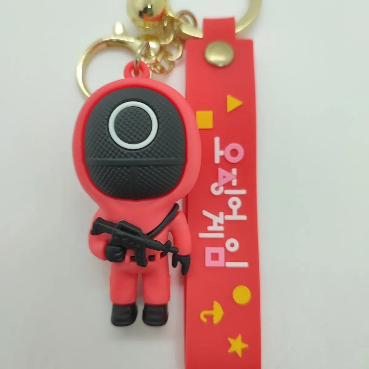 

Брелок «Гра в кальмара» - фігурка Червоної гвардії, озброєний дизайн з браслетом