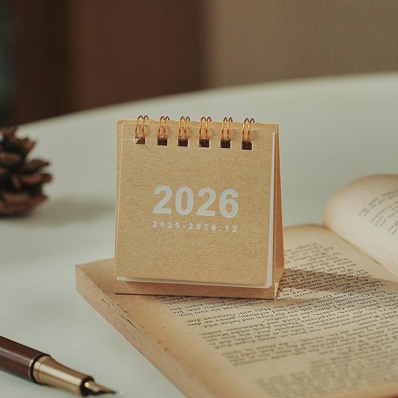 

Мини простой календарь 2026 Маленький настольный календарь Креативный календарь на спирали Планировщик Настольное украшение Офисные канцелярские товары бежевый
