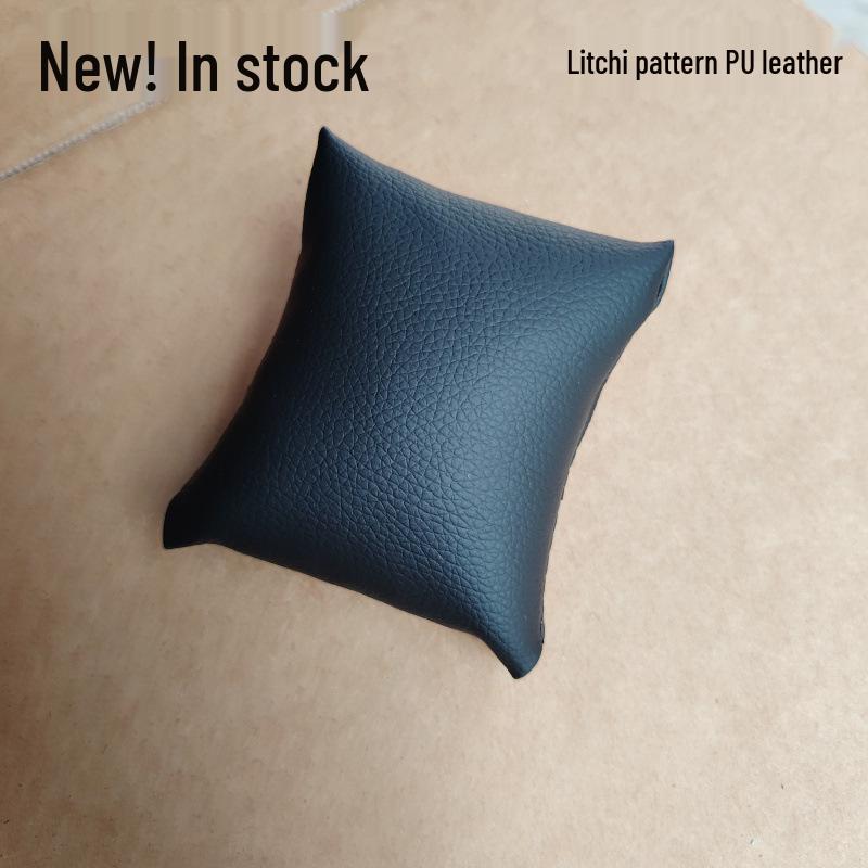 Συμπαγής Δερμάτινη Θήκη Επίδειξης Κοσμημάτων και Ρολογιών με Κουβέρτα από Φανέλα και Σακουλάκι από Μετάξι Βαμβάκι.