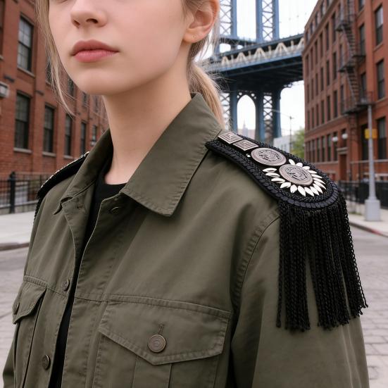 1 Stück Metallquaste Epaulette Retro Gliederkette Blazer Epaulette Punk Schulterepaulette für Herren Damen Jacken Uniformen Party Kostüm Zubehör