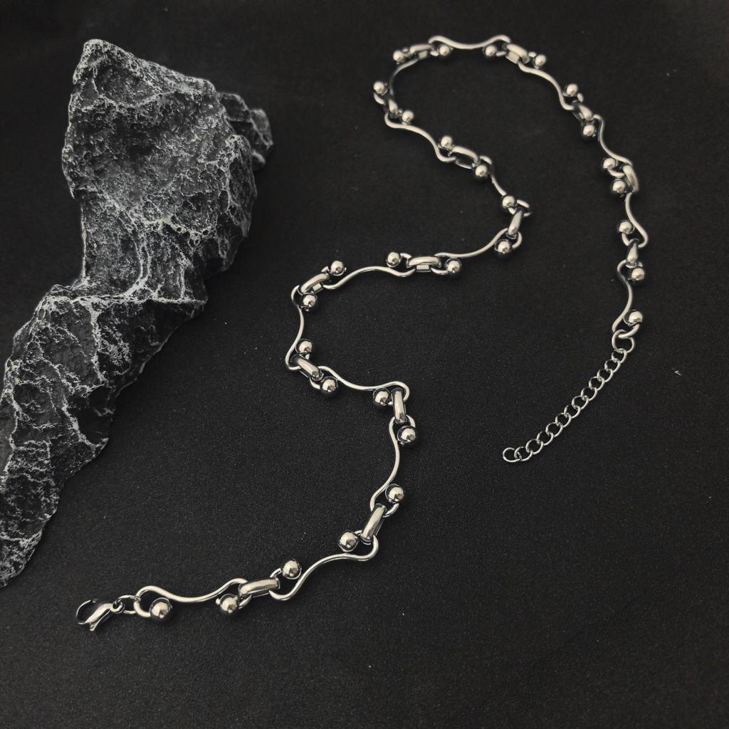 2025 European & American Stylish Layered Jewelry Set: Interlocking Chunky Chain Necklace & Bracelet with Titanium Steel Bead Chain.