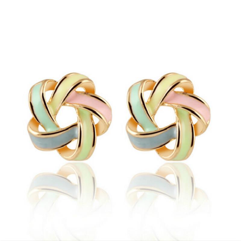 

Серьги в виде цветка белый