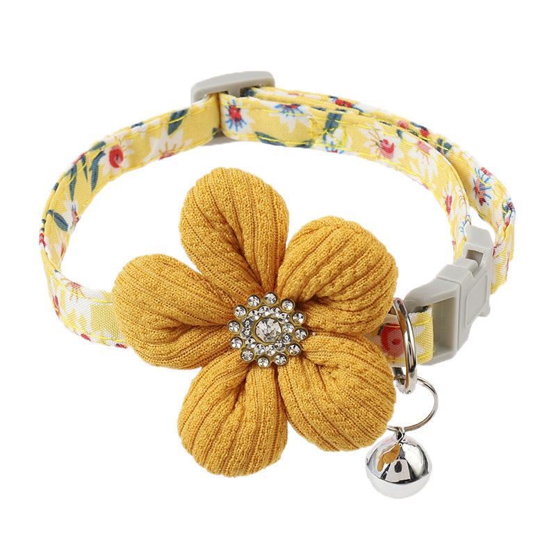 

Pet collar flower, detachable bell flower with diamond, hanging decoration, cat tie accessory, adjustable neck collar жовтий