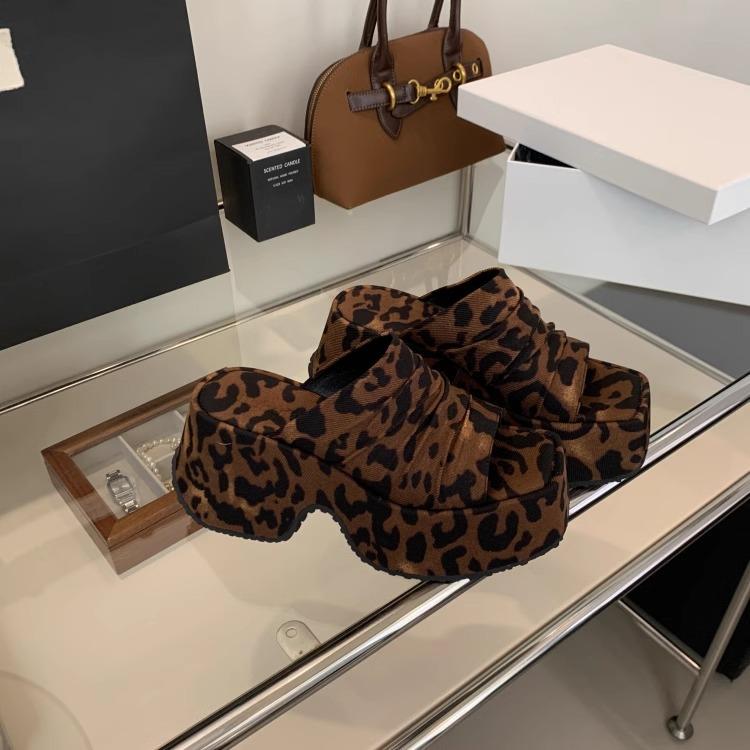 

Super height increase~! Leopard print wedge heel sandals women s 2025 new outer wear waterproof table thick sole pleated open toe high heel drag 35