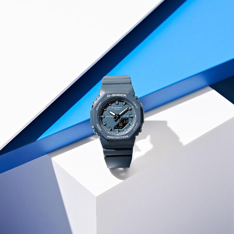 

CASIO DIGITAL series 200 meters waterproof LED world time Quartz resin strap women s watch blue dial GMA-P2100BA-2AJF синій