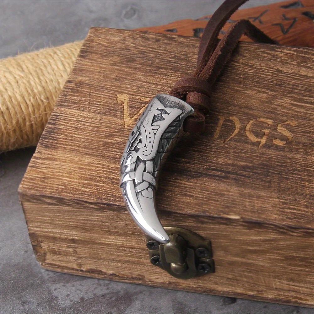 Wolf Fang Spikes with Wolf Carving Pattern Pendant Necklace As A Men's Gift