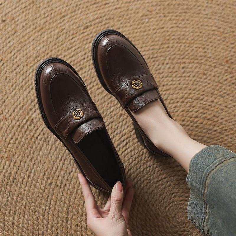 

New women s platform single shoes women s round head one-pedal foot cover black large size shoes non-slip low heel casual small leather shoes 39