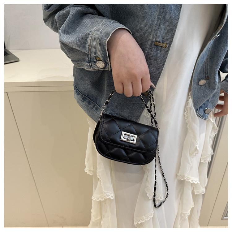 Chic Mini Chain Shoulder Bag Fashionable Small Faux Leather Crossbody Purse for Women