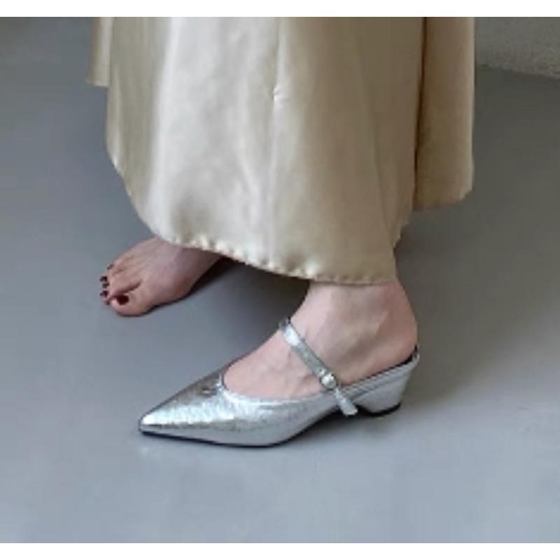 

Fashion New Style Punk Gothic Metal Buckle Low Heels Sandals Women Pointed Toe Thick Heeled Summer Slippers Woman Platform Muller Shoes 40