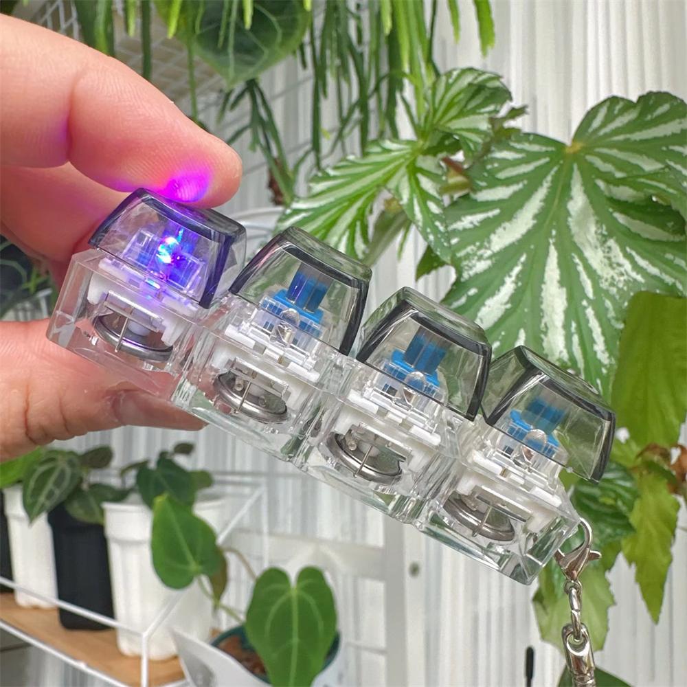 4 Keys Keyboard Fidget Toy Keychain Stress Relief Clicker Fidget Keyboard with LED, Squeeze Toy Crystal Transparent Bag Charm чёрный