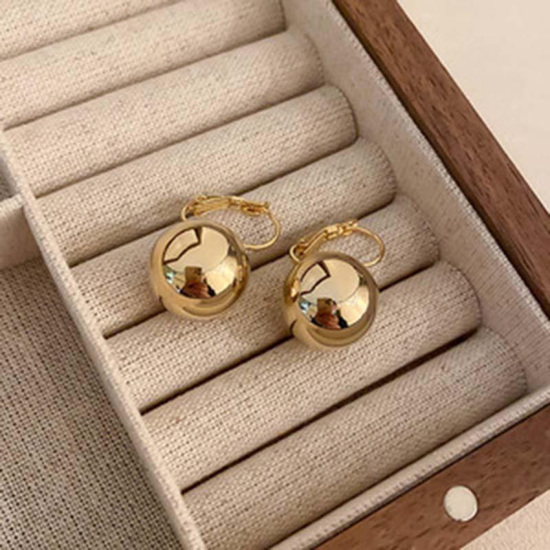 Metal wind round geometric earrings niche simple versatile stud earrings ins fashion high-end earrings