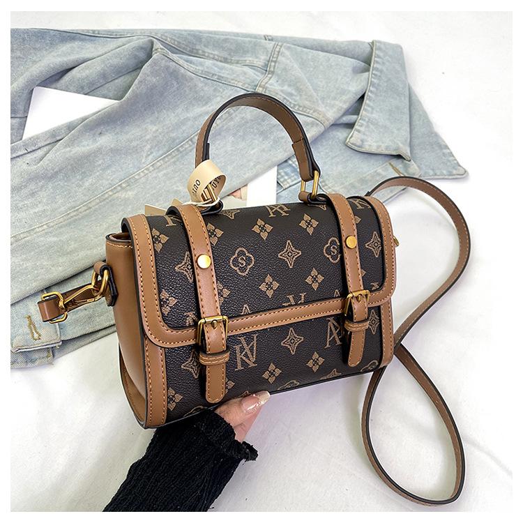 

Internet celebrities with the same live shoulder bag 2025 winter new ins retro popular handbag messenger women s bag