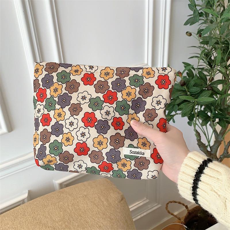 

Retro Flower Print Cosmetic Pouch Velvet Casual Organizer Bag Ins Japanese Portable Wash Bag StyleD
