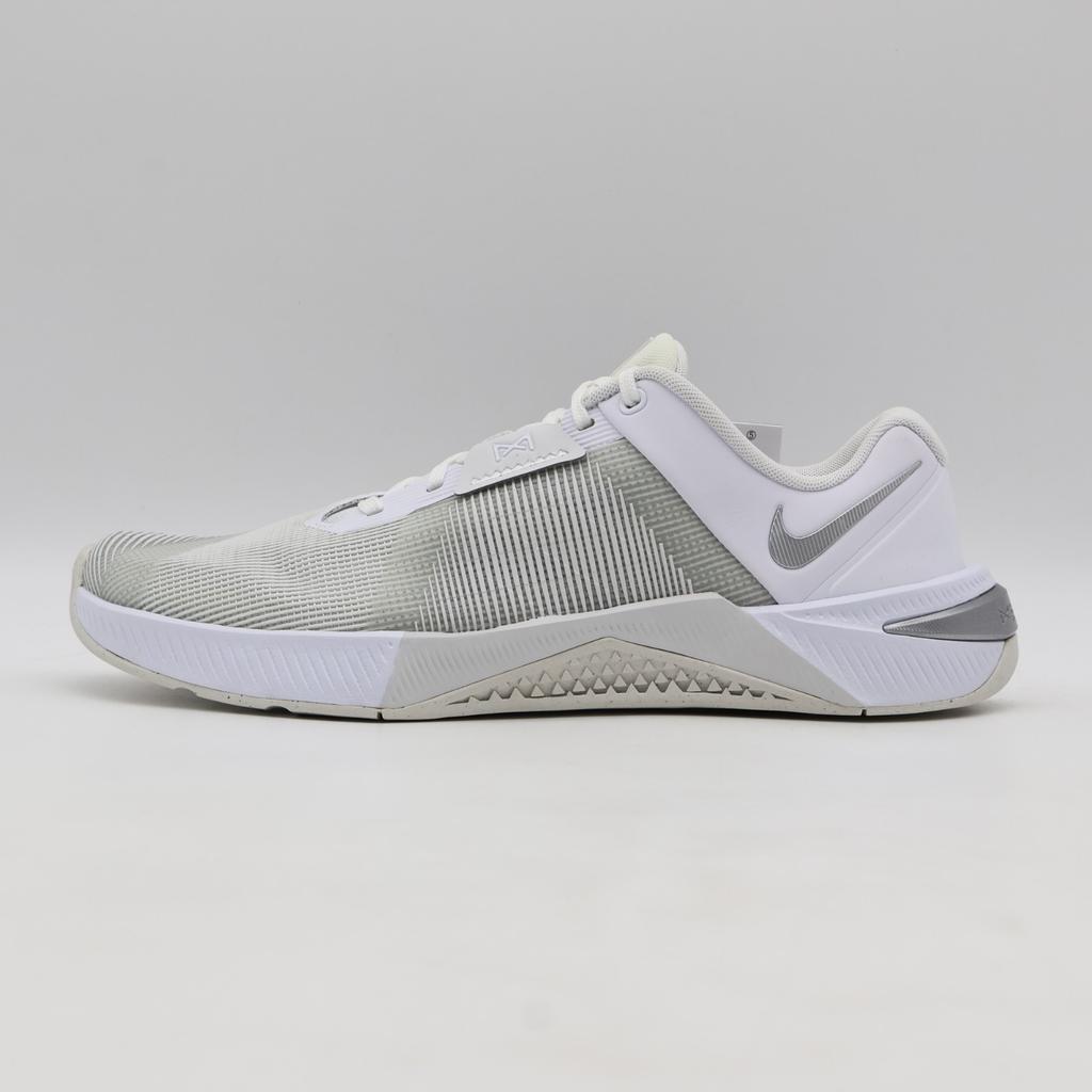 HQ2620-100 Nike Metcon 10 White Platinum Tint Wolf Grey Metallic Silver (Women's