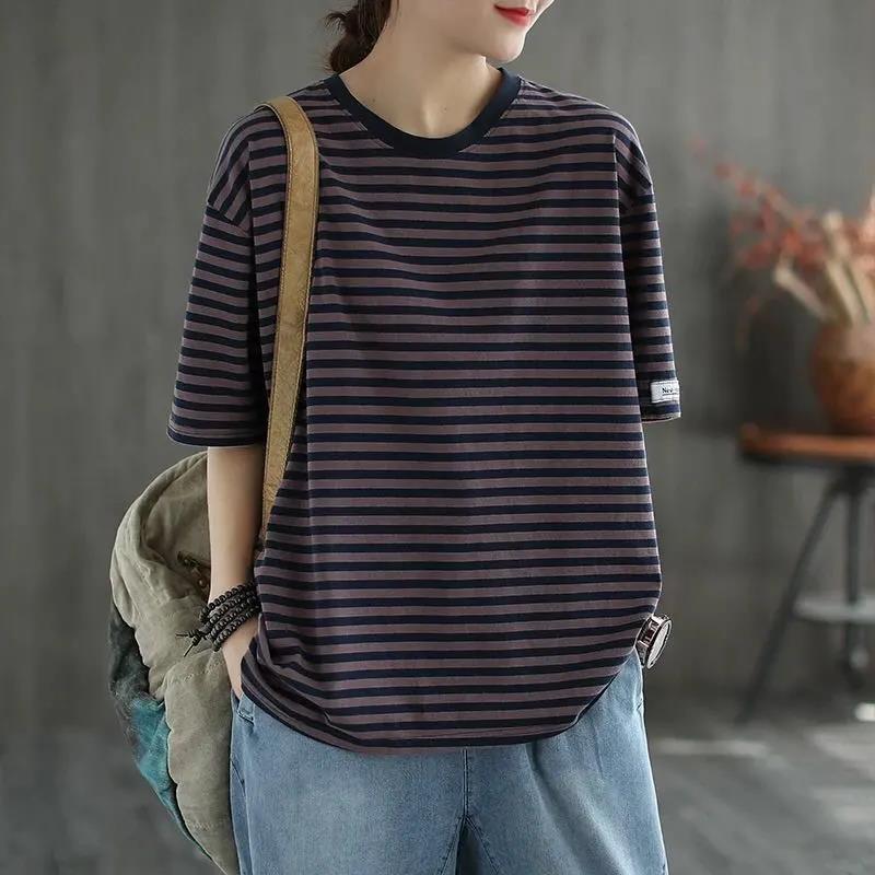 Женская полосатая футболка с короткими рукавами больших размеров — фото 3