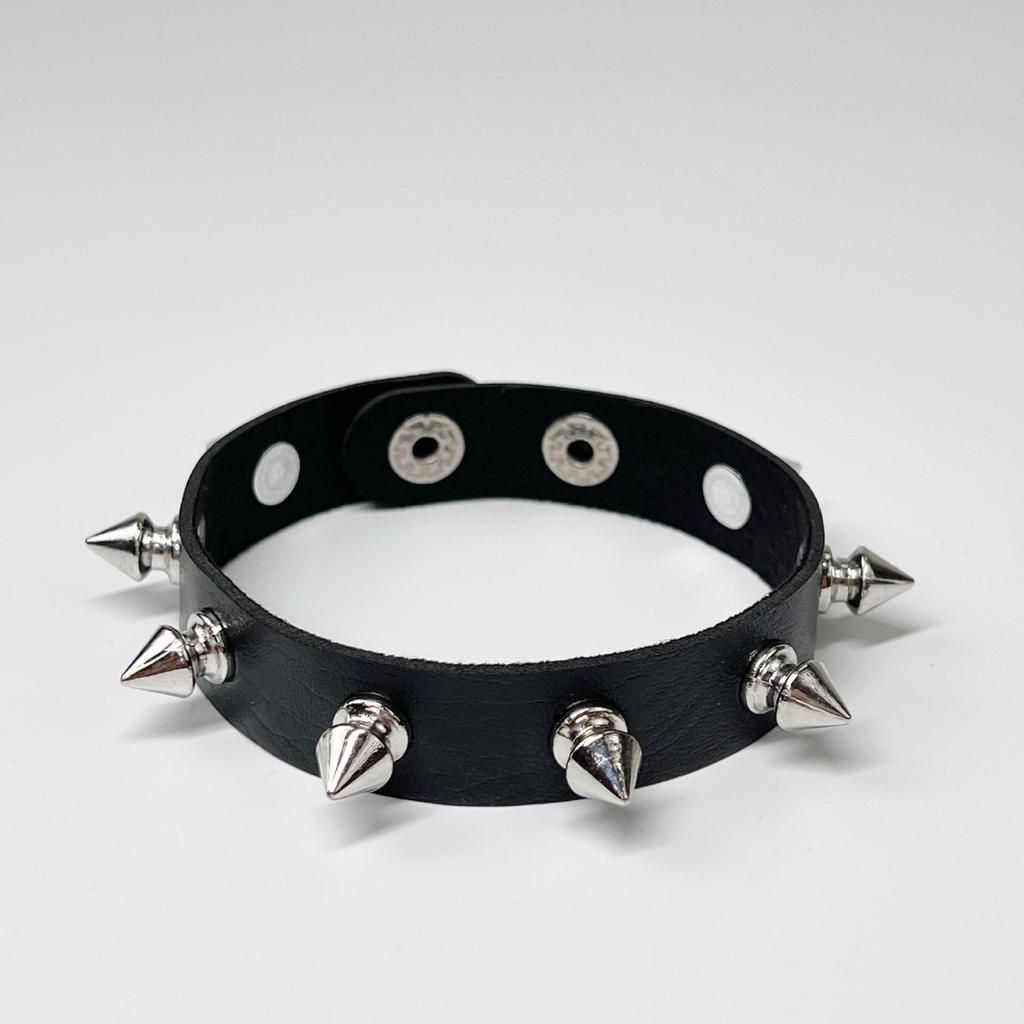 2026 Retro Punk Star Spikes Rivet Skull Studded Bracelet Black White Pu Leather Wristband Men Women Jewelry Gothic Accessories