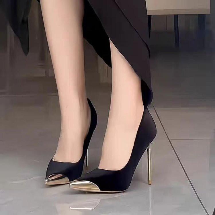 

Black high heels women s 2025 spring and autumn new metal pointed thin heel light mouth suede French temperament sexy single shoes 40