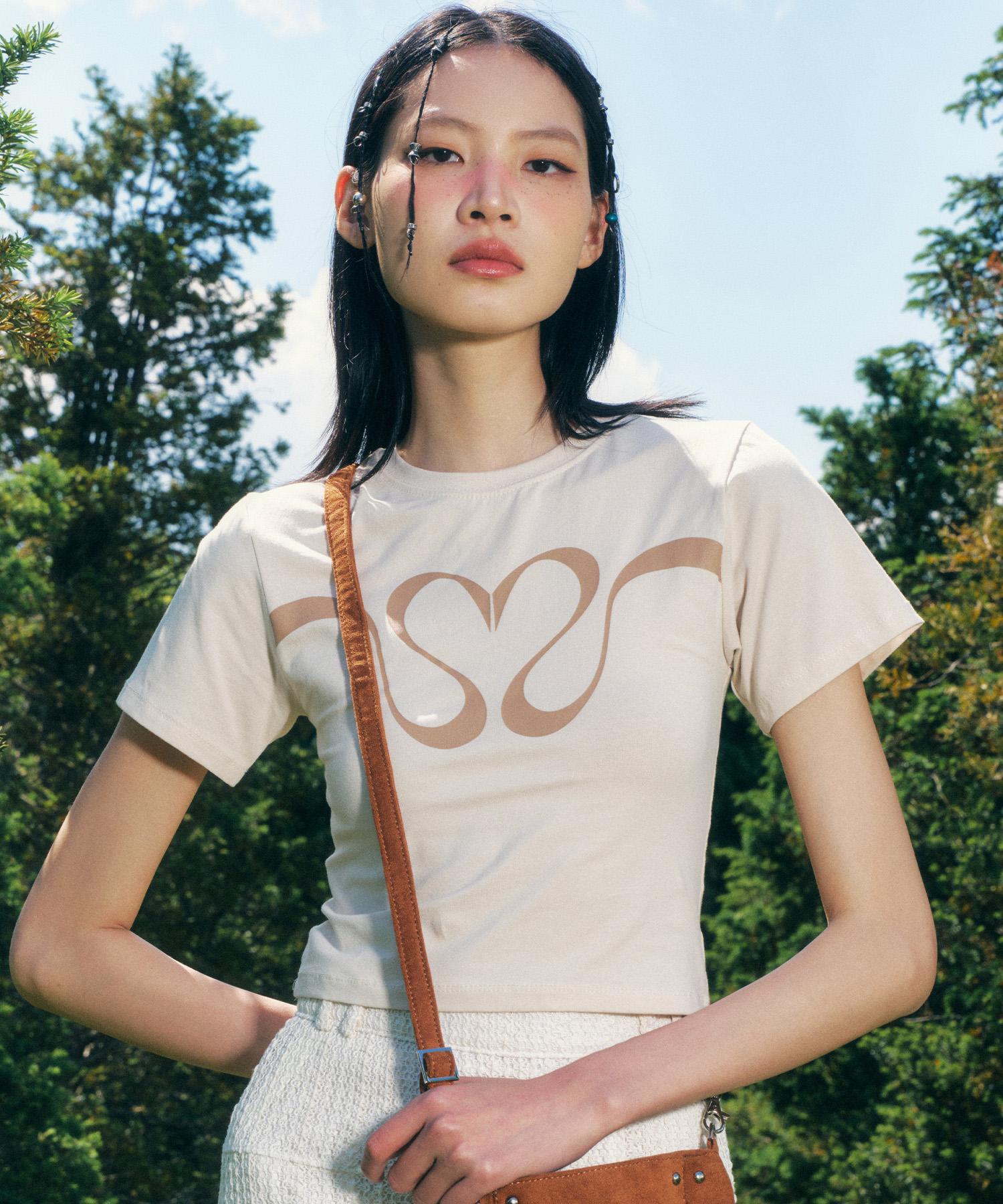 Iligo Signature Heart Fitted Crop T-Shirt Beige M/Free